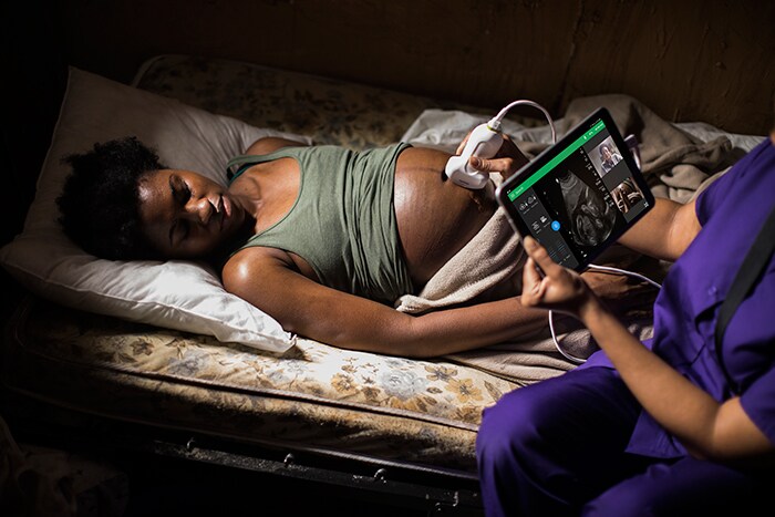 Download image (.jpg) Philips Lumify Reacts midwife remote location (opens in a new window)
